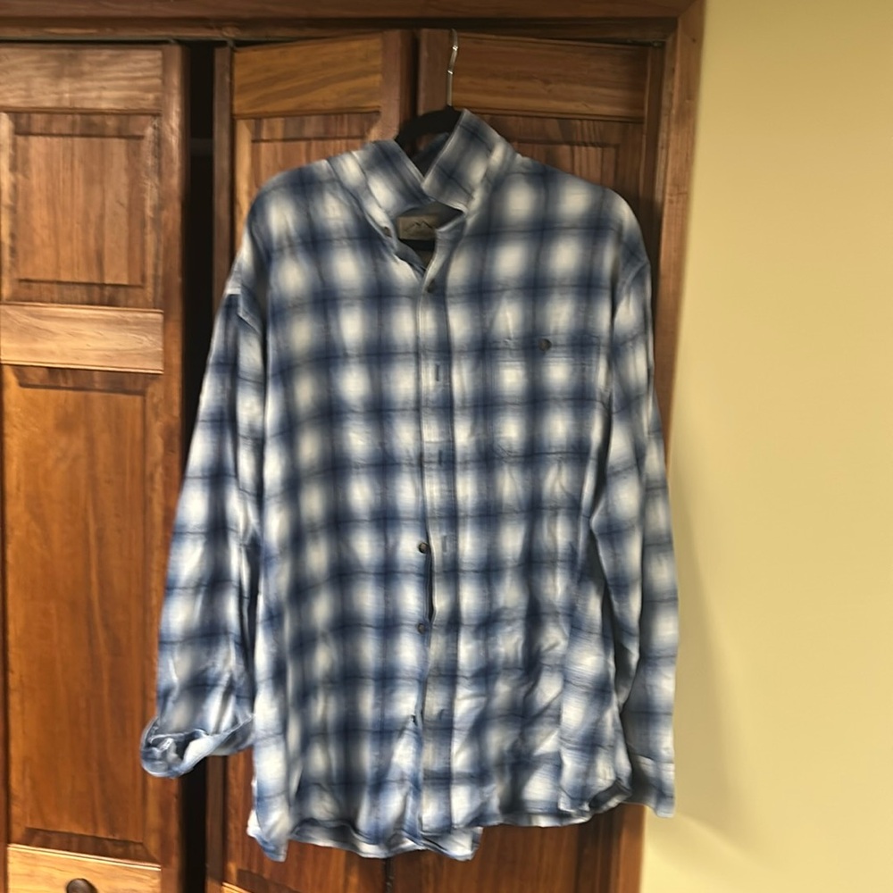 Men’s long-sleeve flannel